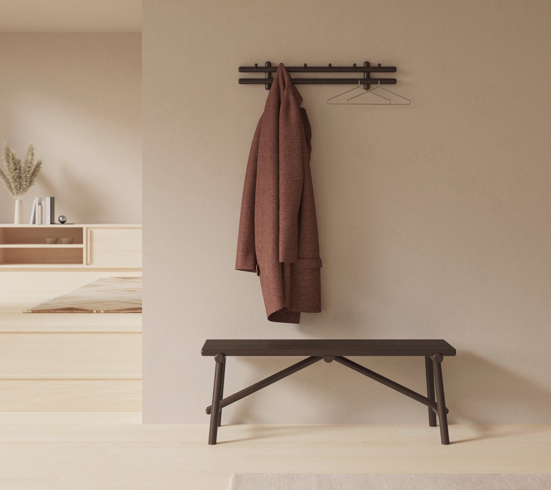 En minimalistisk inredning med en träbänk och en kappa hängande på en väggmonterad hylla, vilket förbättrar rummets enkelhet och funktionalitet.