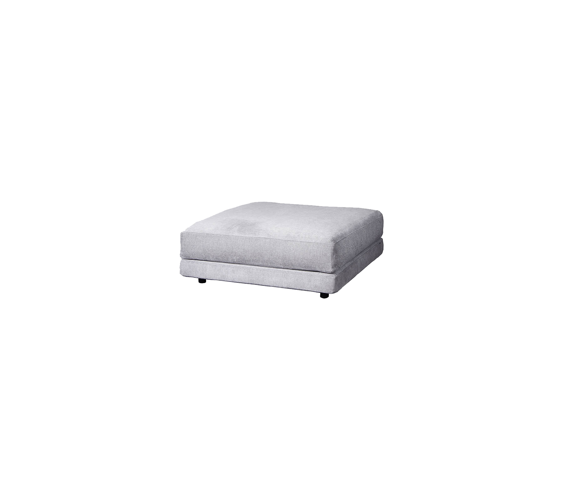 Ljusgrå klädd ottoman med kvadratisk form och enkel design, med en slät yta och subtil stoppning.