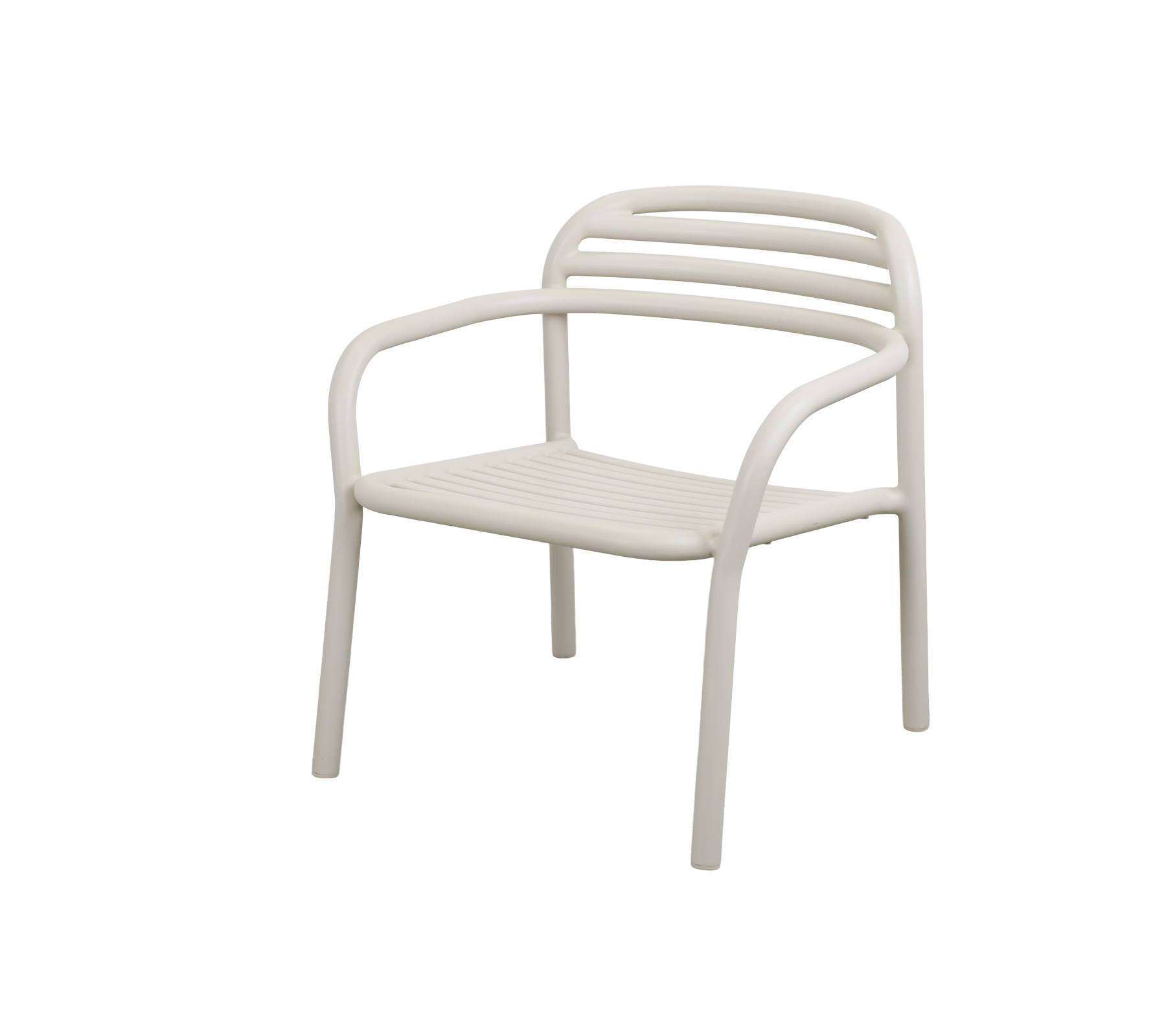 Modern sandfärgad stol med en minimalistisk design.