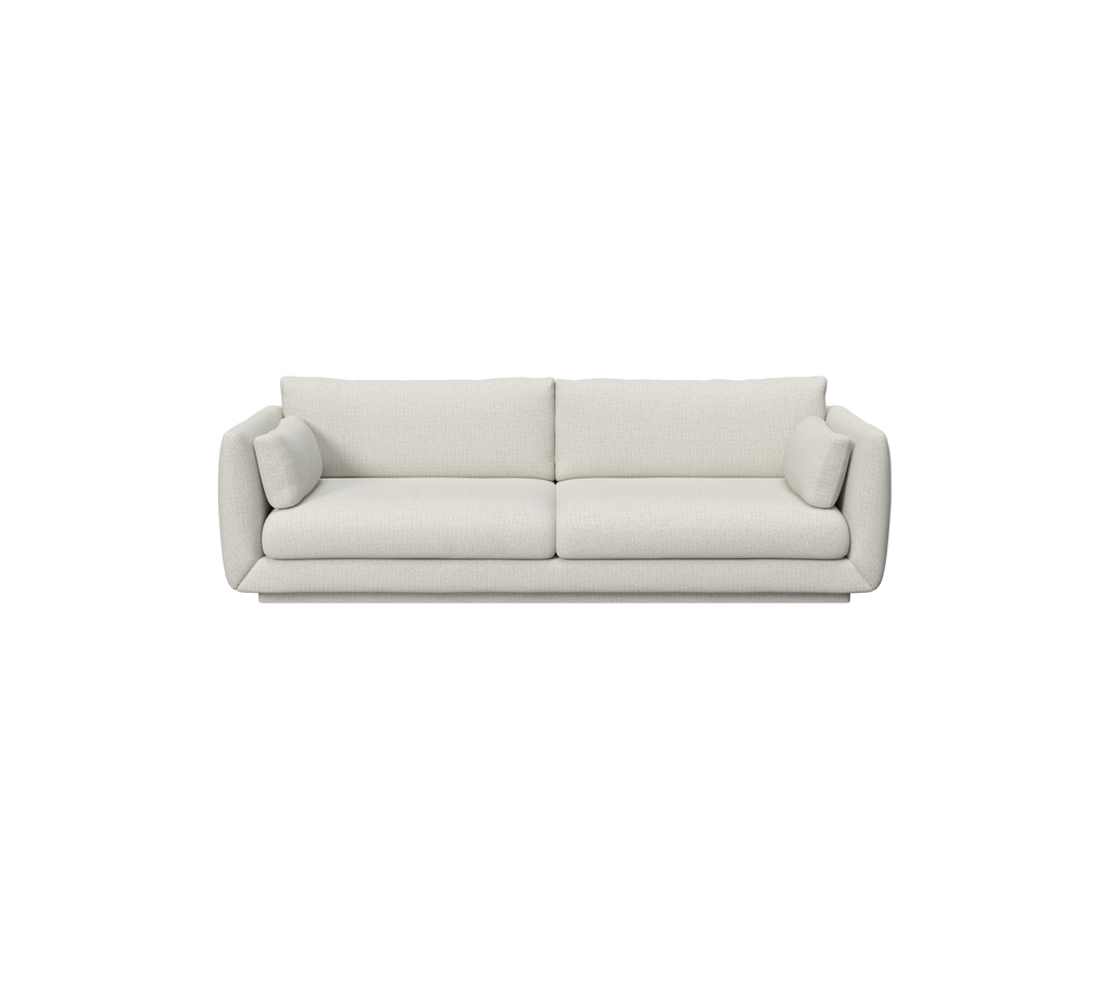 Modern sandfärgad soffa med mjuka kuddar och en minimalistisk design.