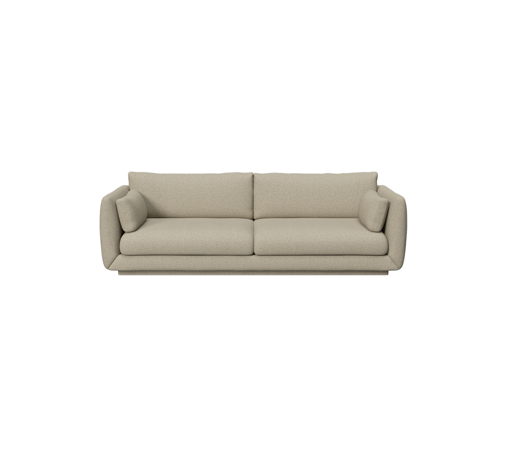 Brun modern soffa med mjuka kuddar i en loungeinställning.