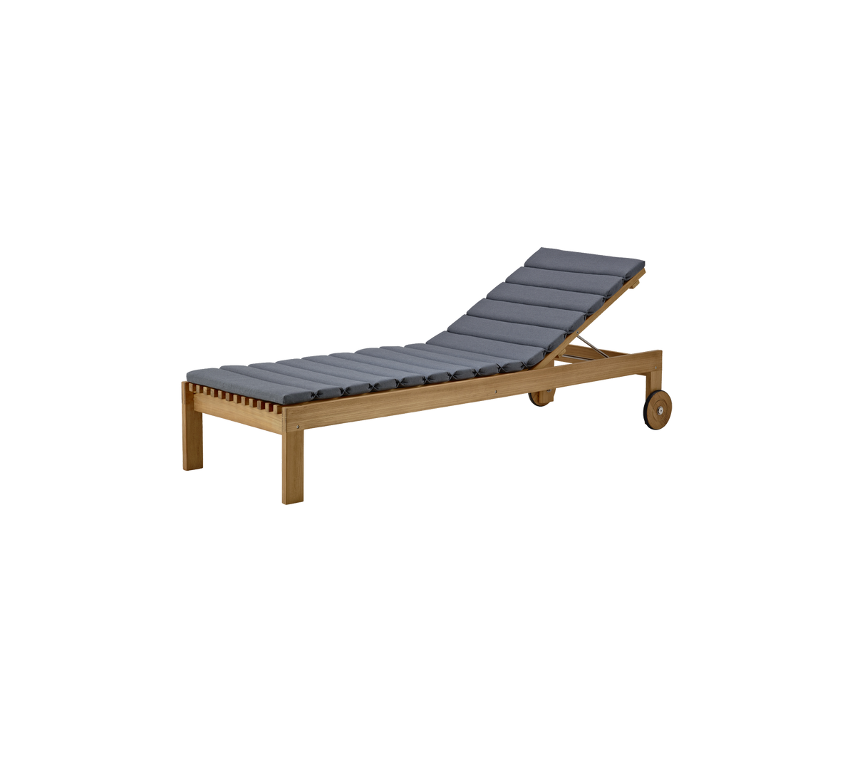 Stilfull loungefåtölj med trästomme och grå klädd sits, designad för komfort och avkoppling.