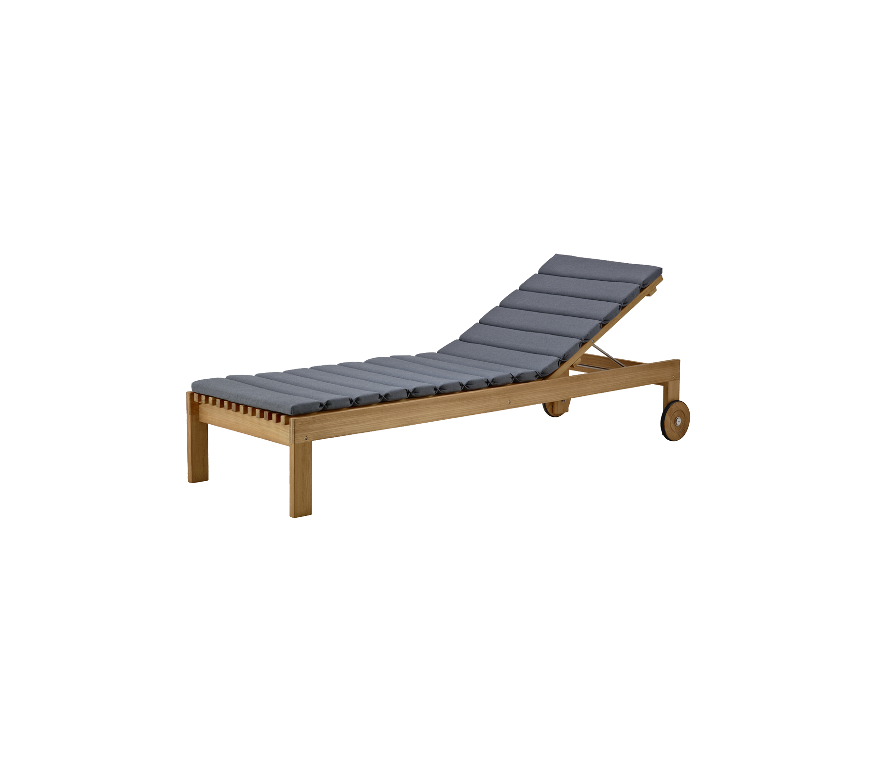Stilfull loungefåtölj med trästomme och grå klädd sits, designad för komfort och avkoppling.