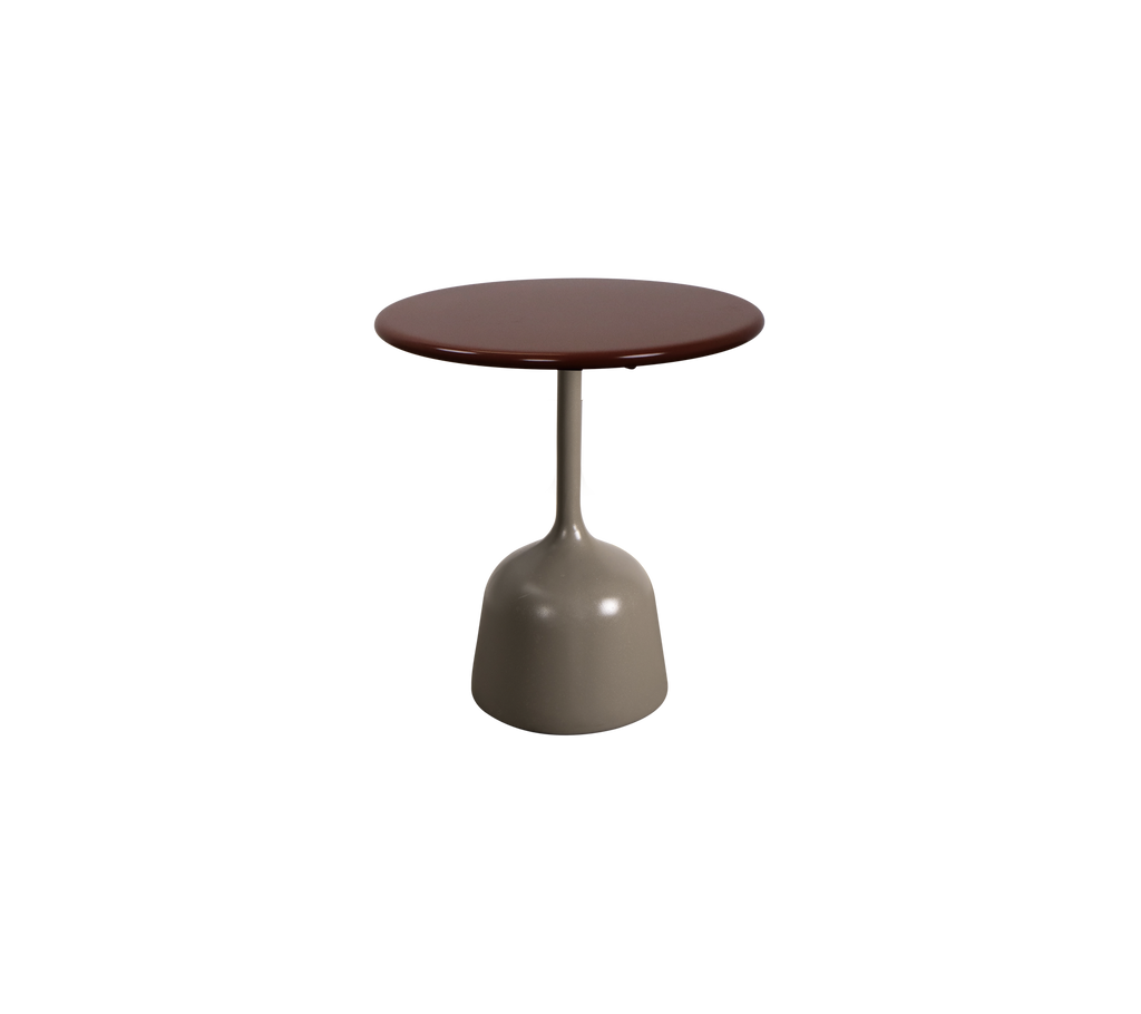 Burgunder runt bord med en taupebas.