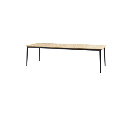 Träbord med en ljus yta och smala svarta ben, perfekt för moderna utrymmen.