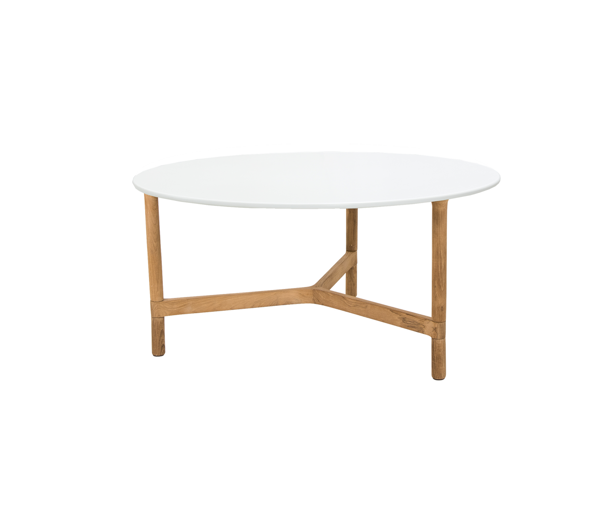 Ett runt kaffebord med en slank vit topp som stöds av robusta träben med en unik korsdesign.