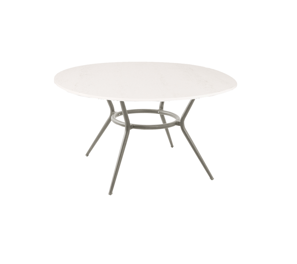 Runt bord med en enkel design och ljusfärgad yta.