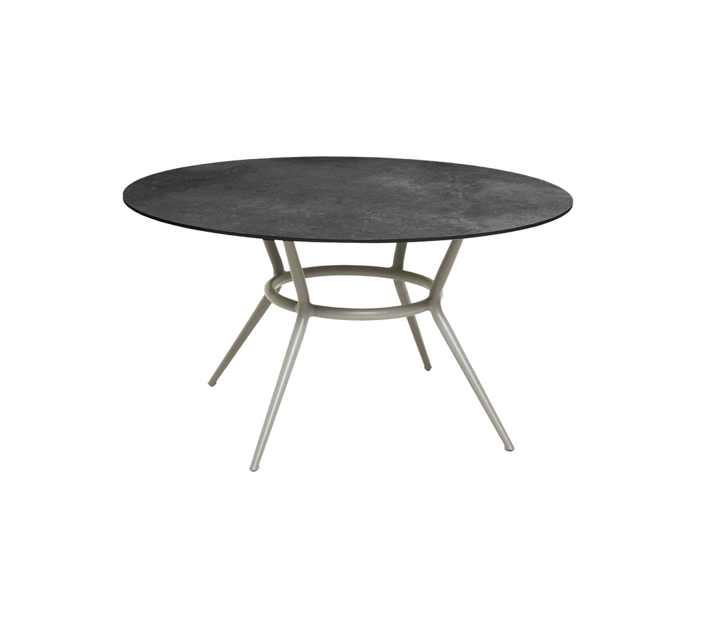 Runt mörkgrått bord med minimalistisk design och ljusa ben.