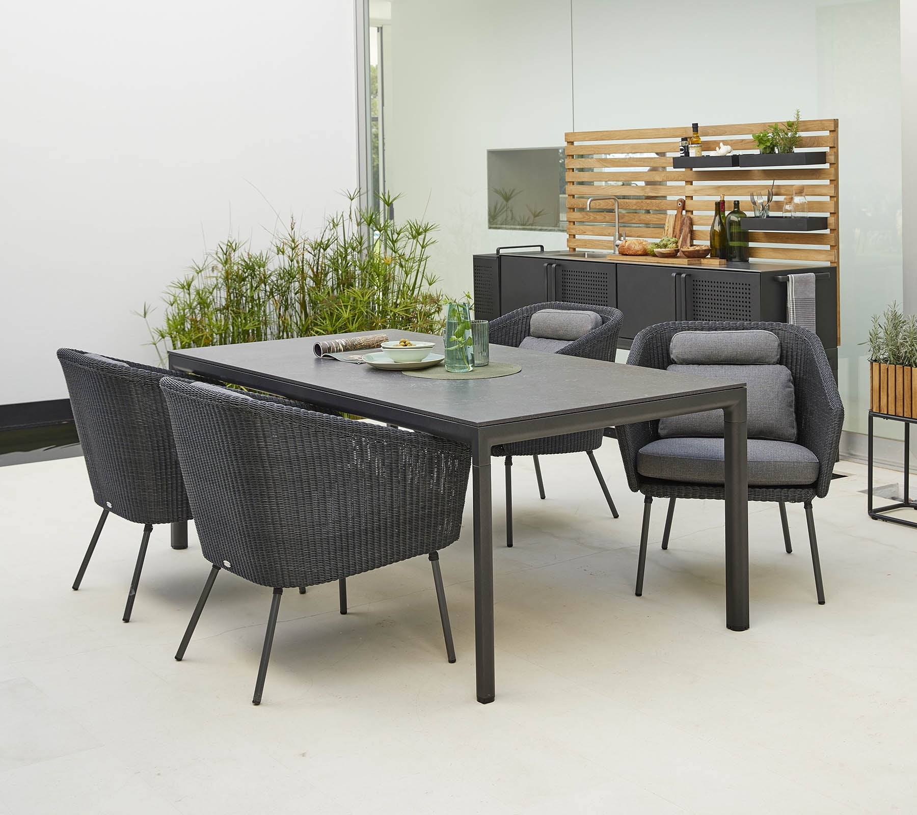 Drop dining table