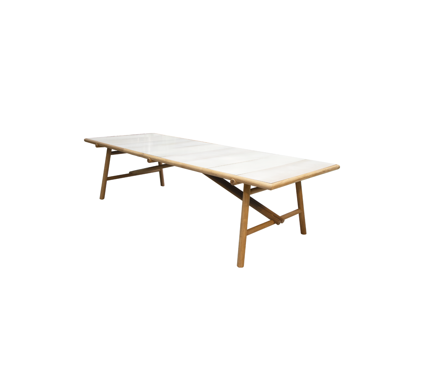 Ett långt, elegant bord med en ljus bordskiva och träben, designat för mångsidighet och stil i olika miljöer.