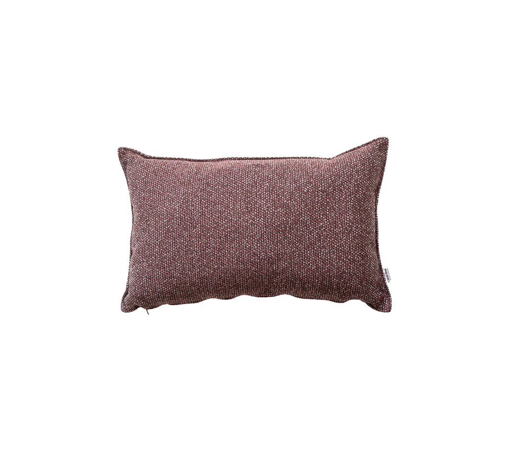 Texturerat rektangulärt kuddfodral i en varm, dämpad färg, perfekt för att tillföra komfort och stil i alla miljöer.