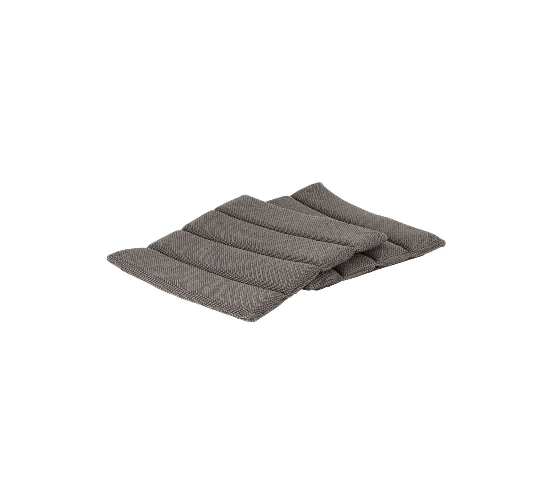 Grå tygkudde med quiltad design, som har flera vadderade sektioner för extra komfort. Perfekt för sittande eller stöd.