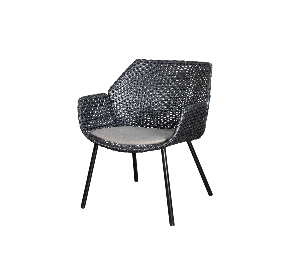 Stilig vävd stol med en bekväm kudde, som har en modern design och stabila ben för stöd. Perfekt för avslappning.