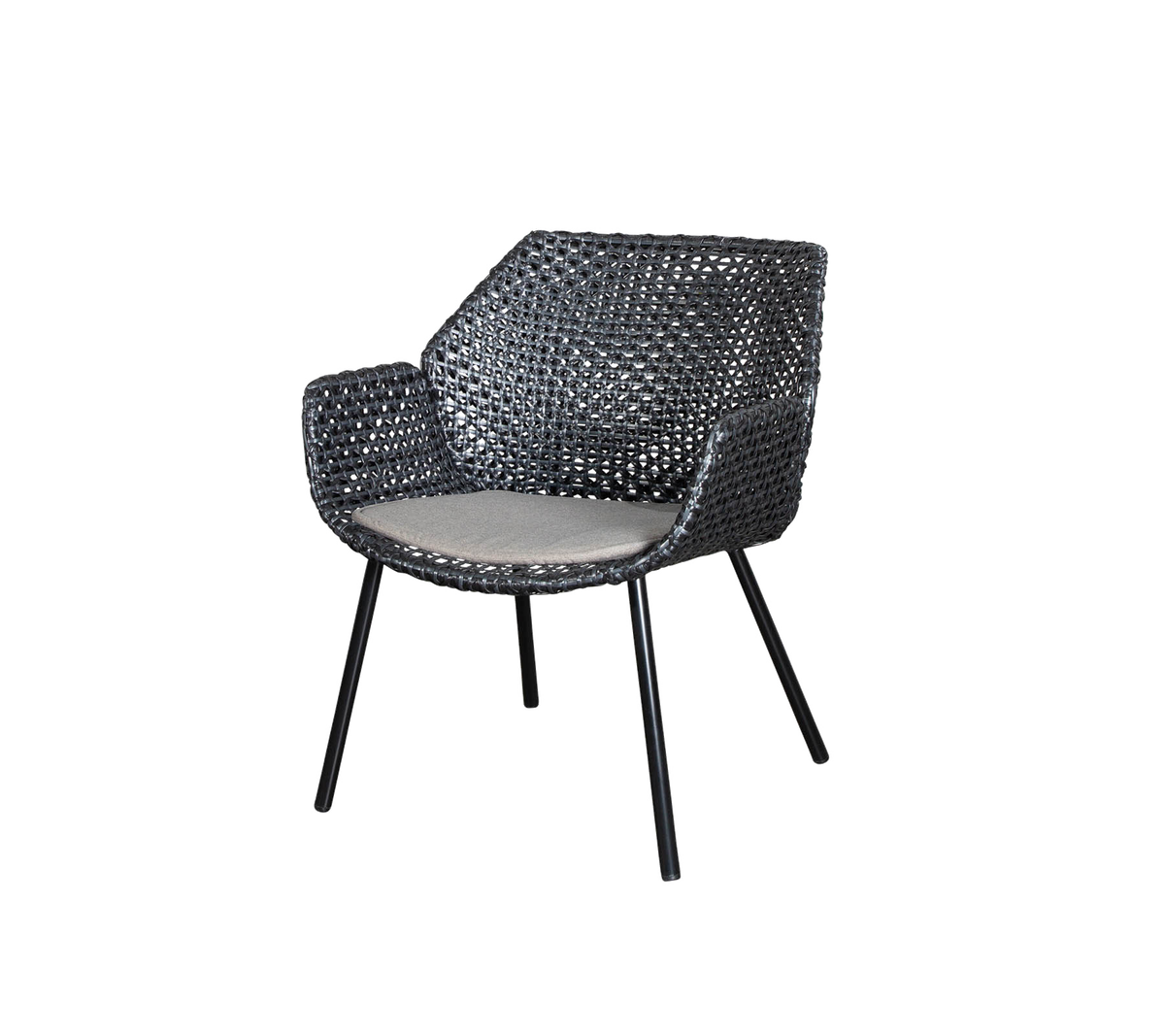 Stilfullt vävd fåtölj med vadderad sits, med eleganta metallben och modern design, perfekt för samtida miljöer.