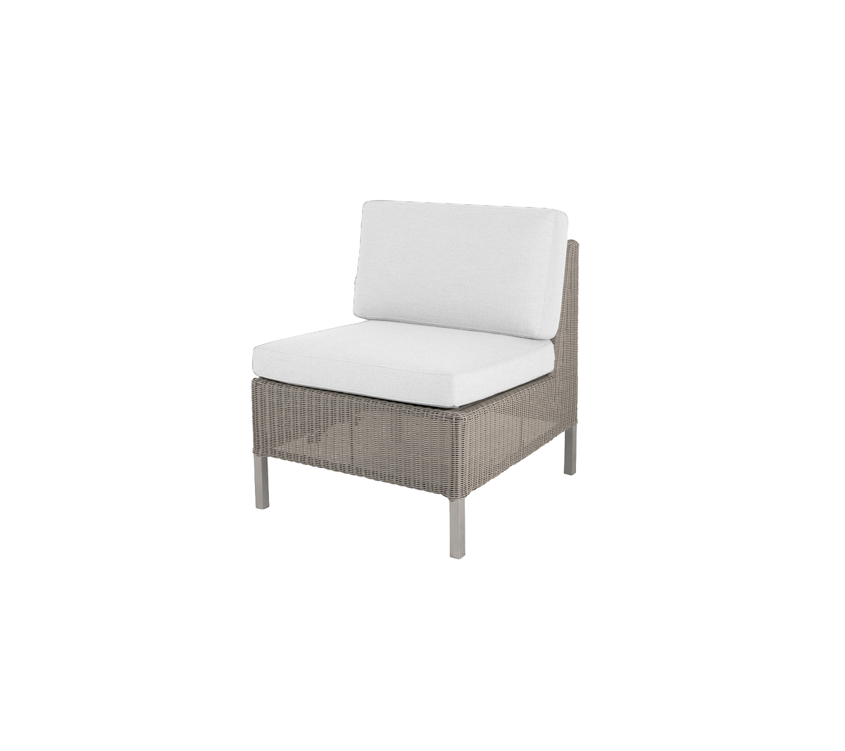 Stilren stol med vävd textur och mjuka vita kuddar, perfekt för avkoppling och modern inredning.