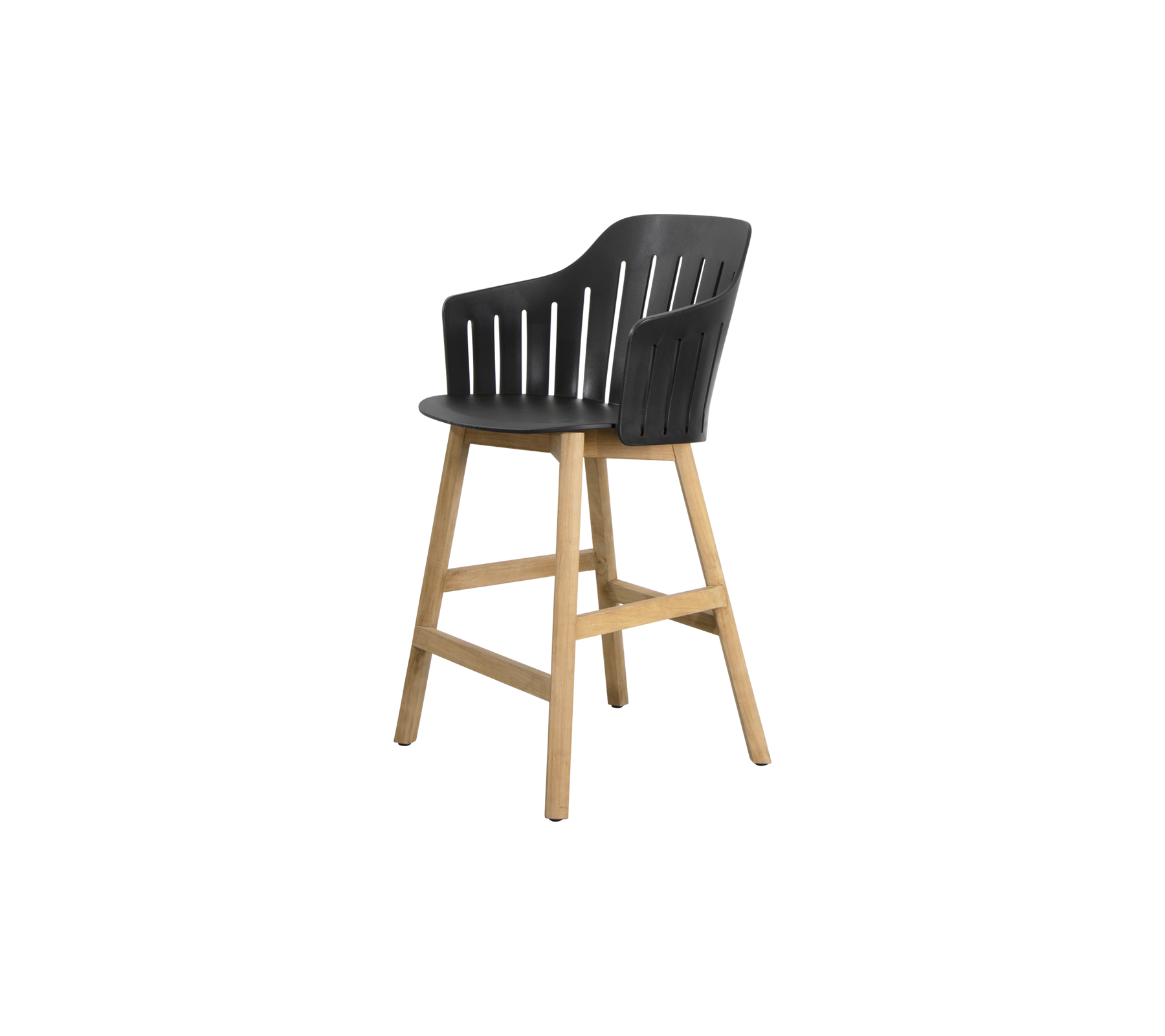 Stilren hög stol med en elegant svart sits och ben i naturträ, som erbjuder en modern och bekväm sittlösning.