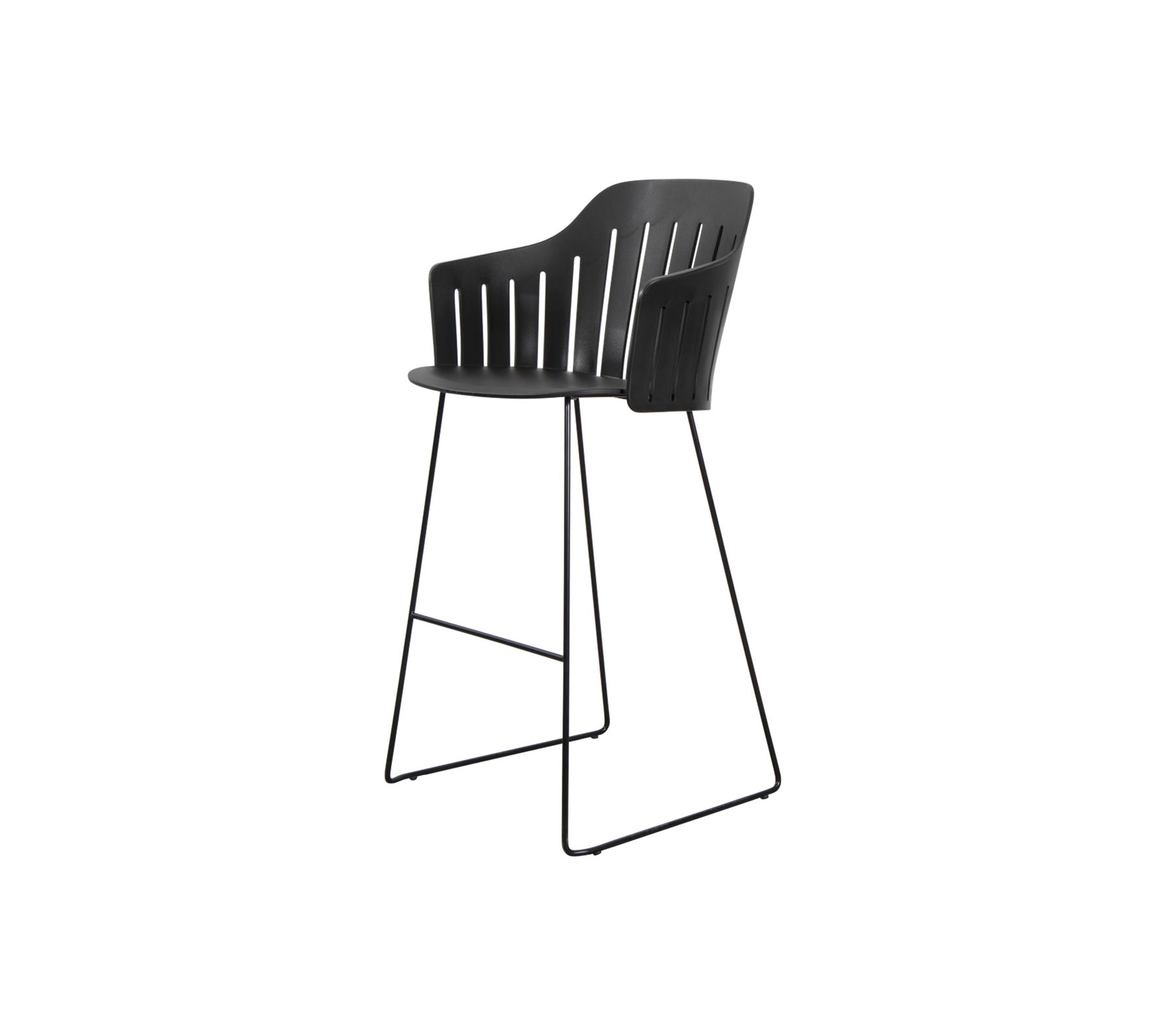 Svart barstol med en böjd ryggstöd och smala metallben, designad för både stil och komfort.