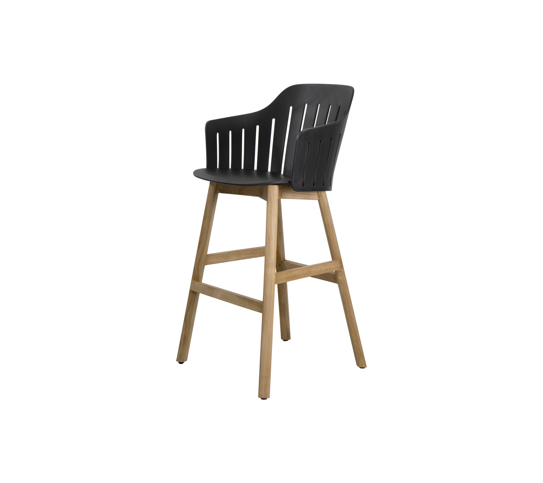 Stilren hög stol med en elegant svart sits med vertikala spalter och en ram i naturligt trä för en modern touch. Perfekt för matplatser.