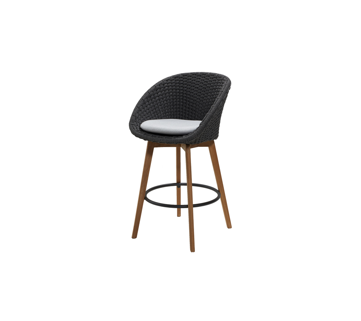 Stilig barstol med en böjd sits i svart vävt material, kompletterad med naturliga träben och en bekväm kudde.