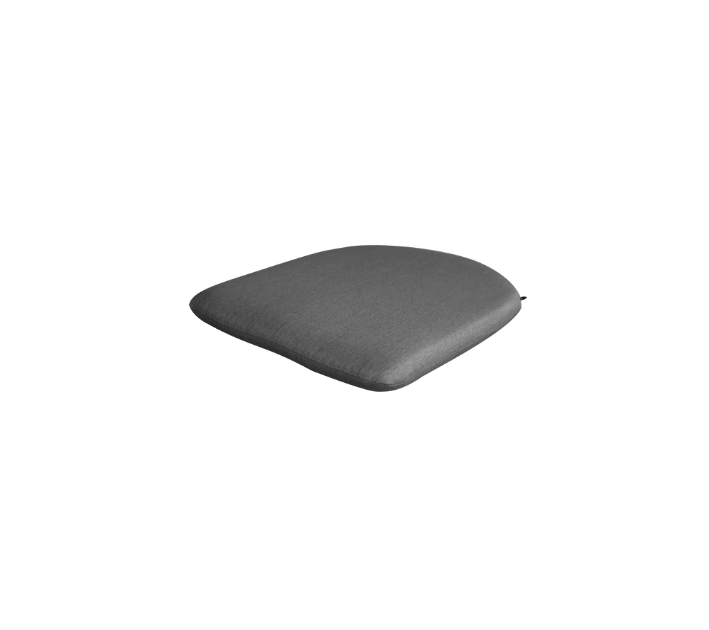Grå kudde med en snygg, minimalistisk design.