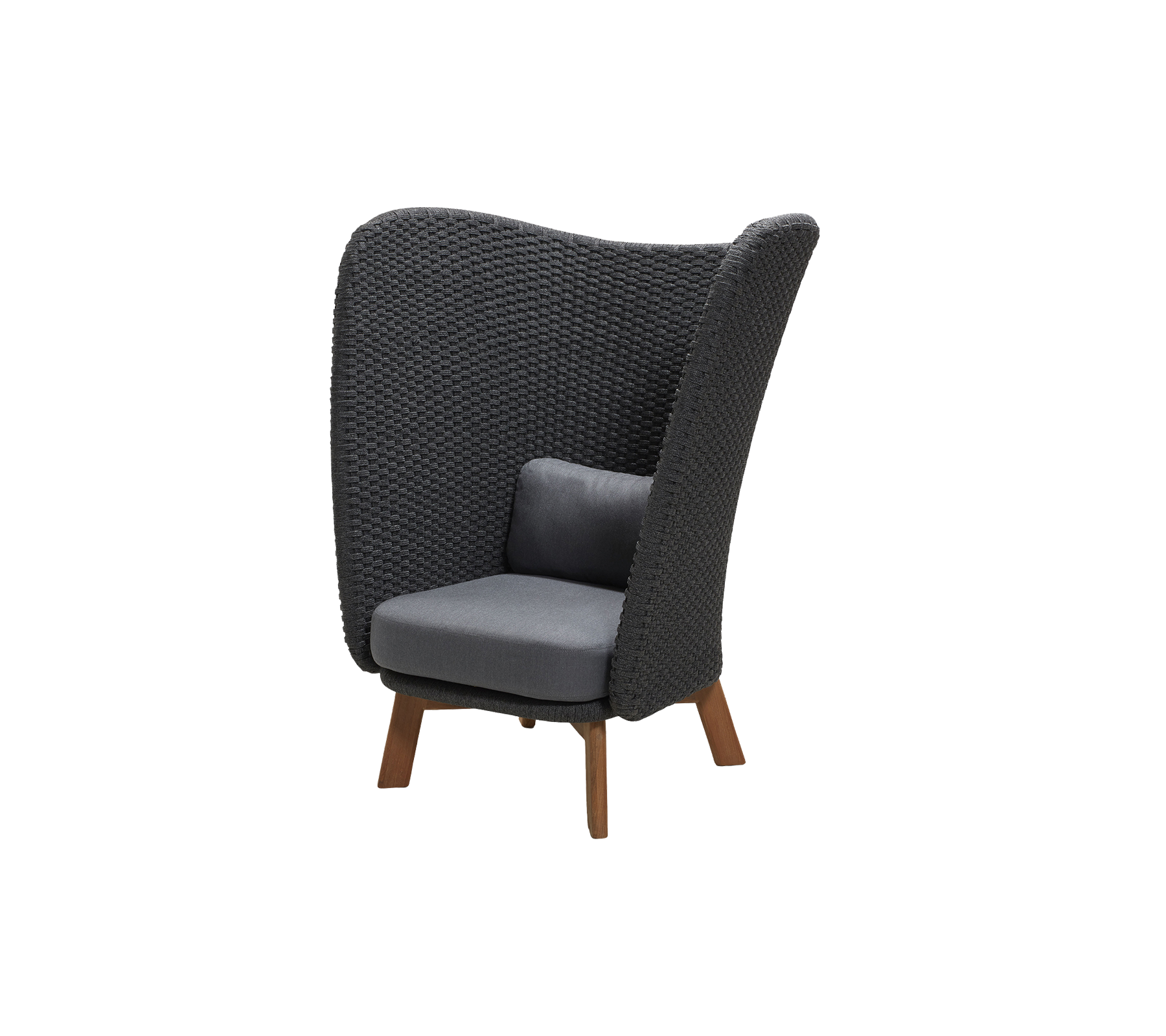 Stilig stol med hög, vävd rygg och bekväm grå kudde, med träben för en modern touch.