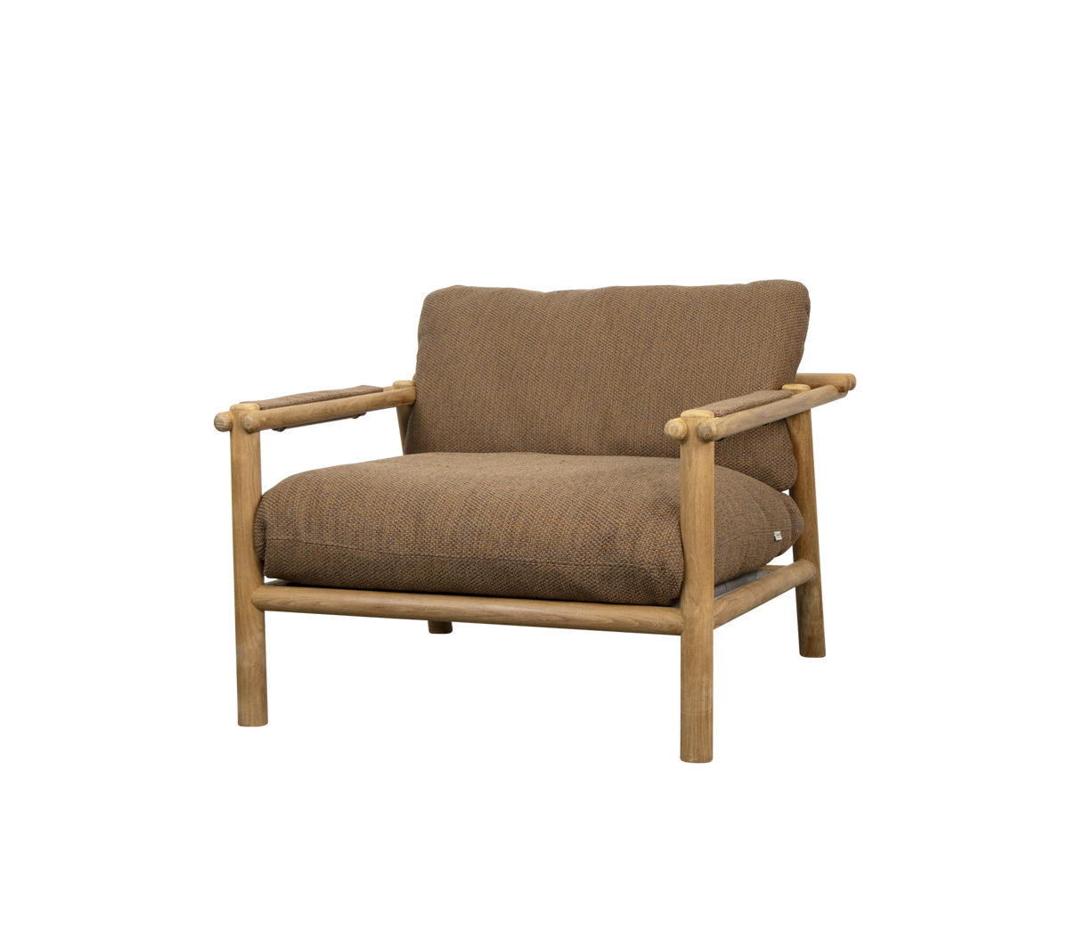 En bekväm stol med en träram och mjuka bruna kuddar, designad för avkoppling och stil.