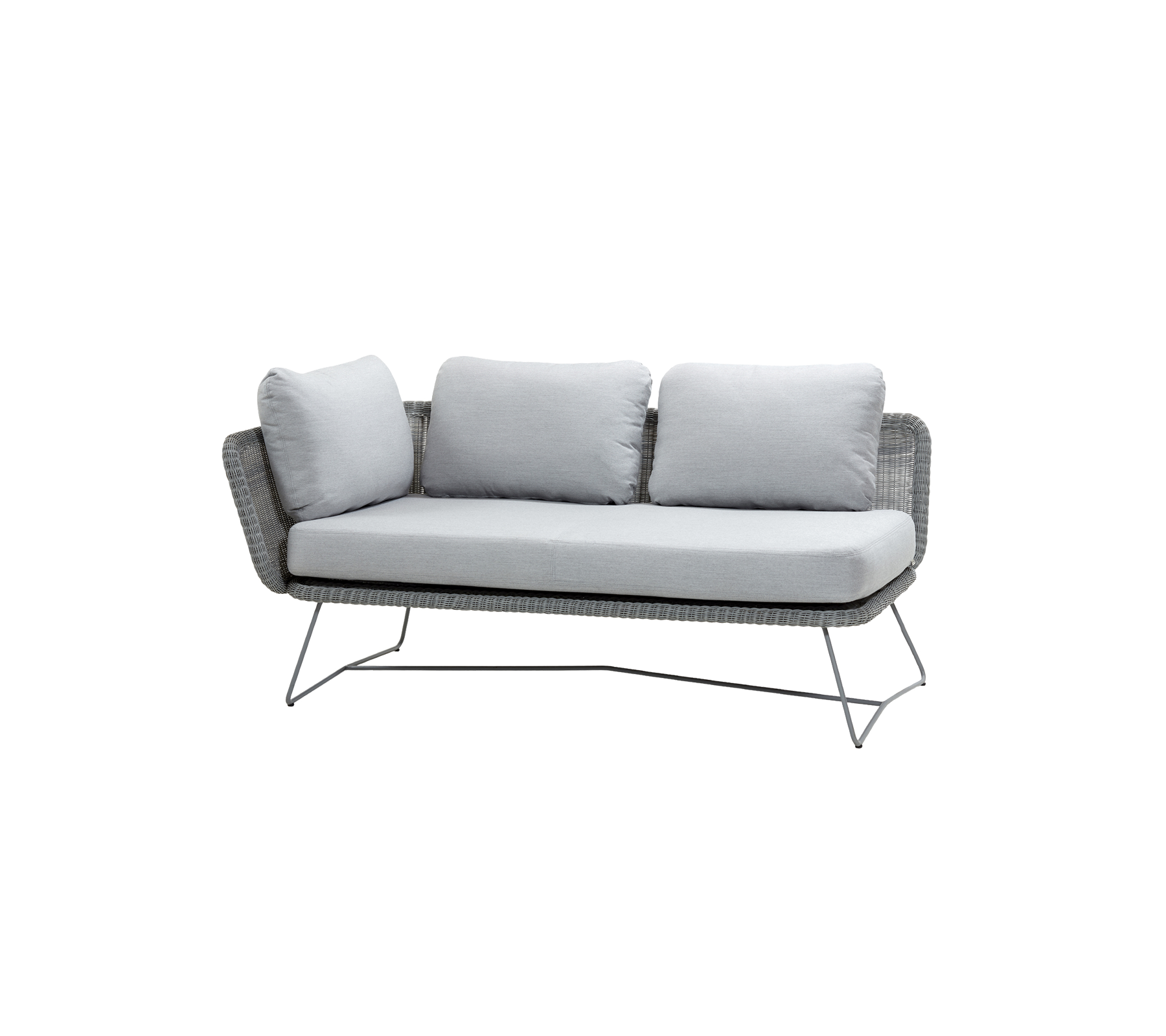 Modern soffa med en slank grå ram och mjuka ljusgrå kuddar, designad för komfort och stil. Idealisk för alla avkopplingsutrymmen.