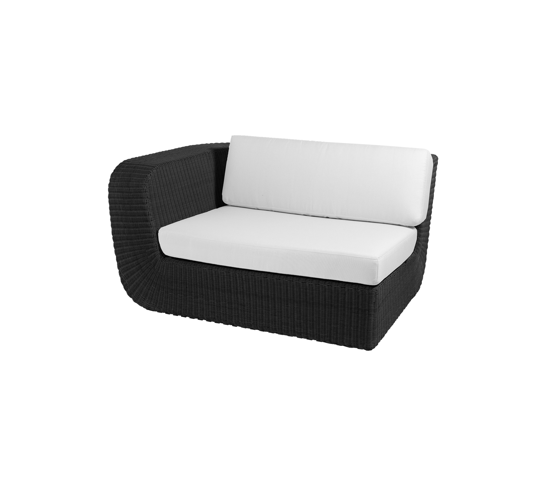 Modern svart korgsoffa med vita kuddar, perfekt för mysig sittning och stilinredning för utomhus eller inomhus.