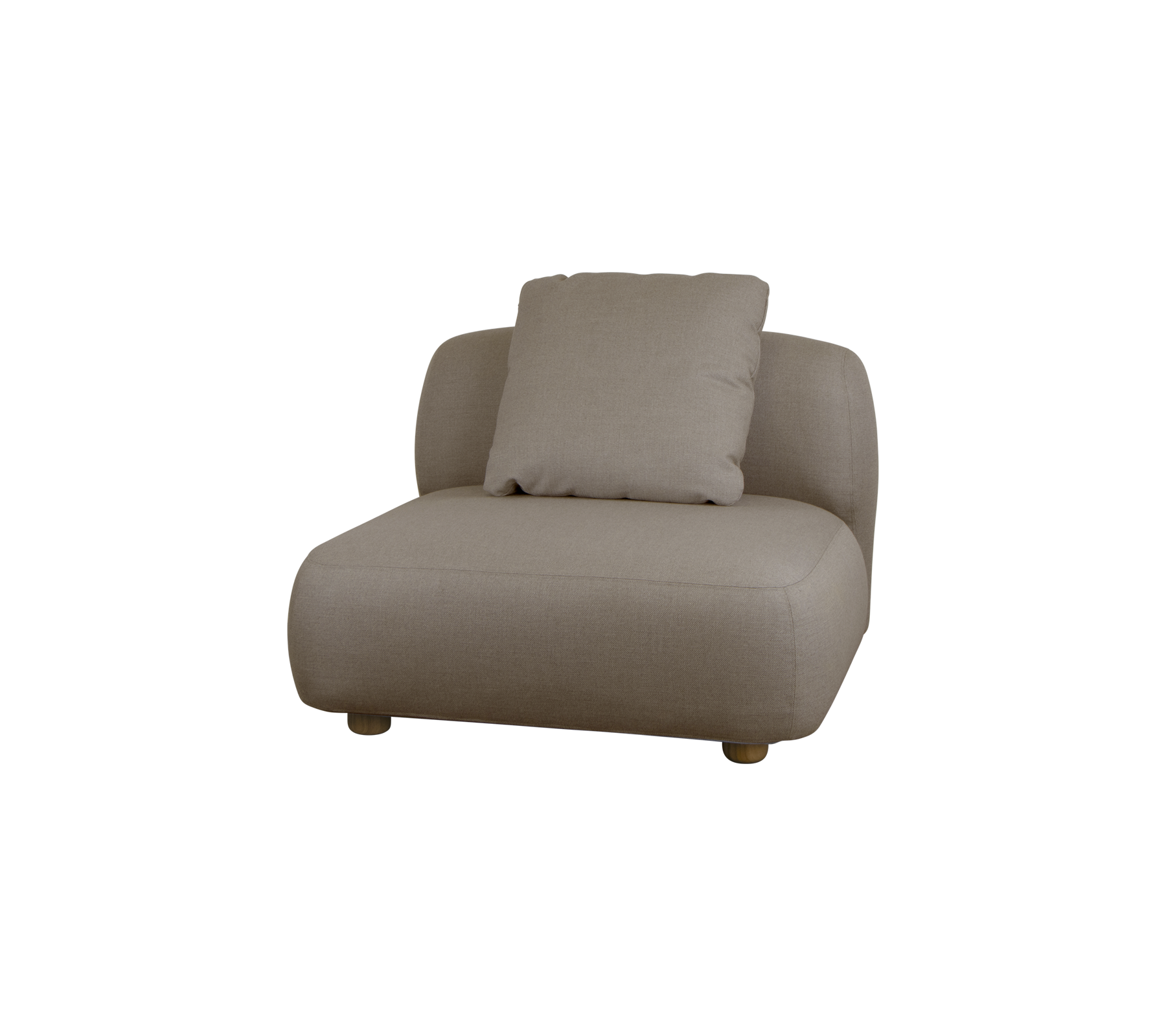 Bekväm beige stol med en plysch rygkudde och rundade kanter, lämplig för avslappnad sittande i olika miljöer.