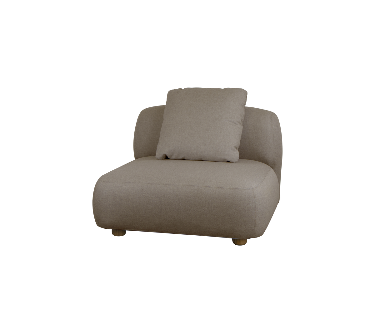 Bekväm beige stol med en plysch rygkudde och rundade kanter, lämplig för avslappnad sittande i olika miljöer.