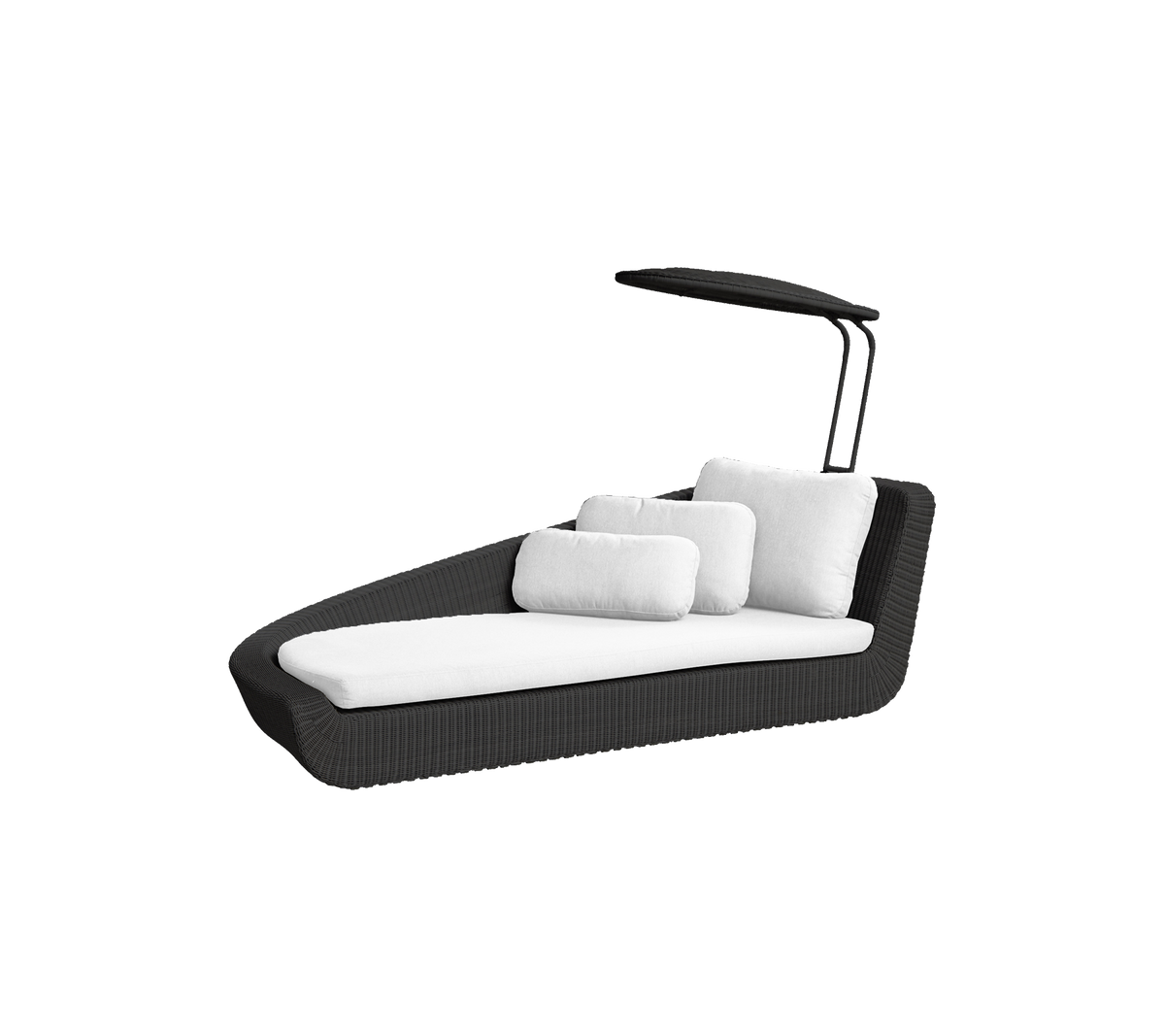 Stilfull utomhusloungestol med en smidig design, utrustad med mjuka vita kuddar och ett skyddande tak för komfort och avkoppling.