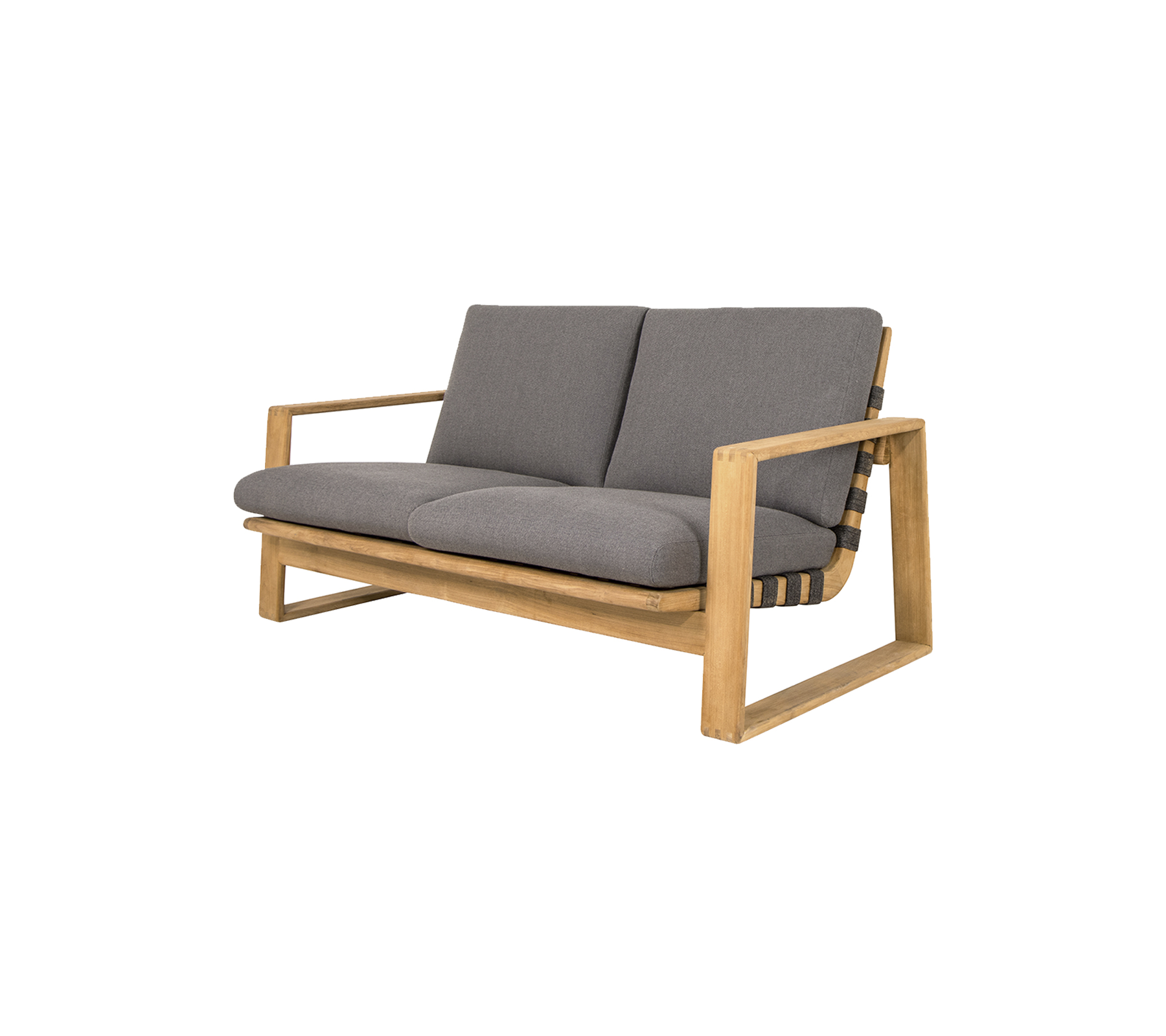 Tvåsitssoffa med en ljus träram och grå kuddar, med en modern design och bekväm sittplats.
