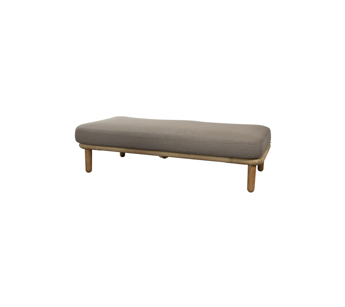 Minimalistisk bänk med en slank grå kudde och ben av naturligt trä, ideal för mångsidig sittplats i olika rum.