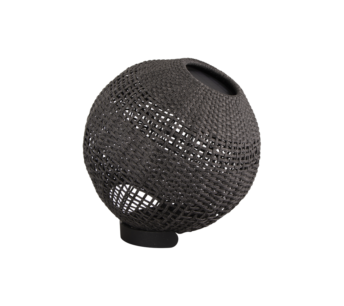 Dekorativ sfärisk lampa med vävd textur och minimalistisk design, med en subtil ljuskälla för atmosfärisk belysning.