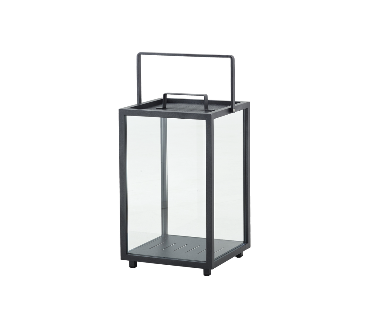 Glaslykta med metallram och handtag, med en slank design för dekorativ användning eller belysning.