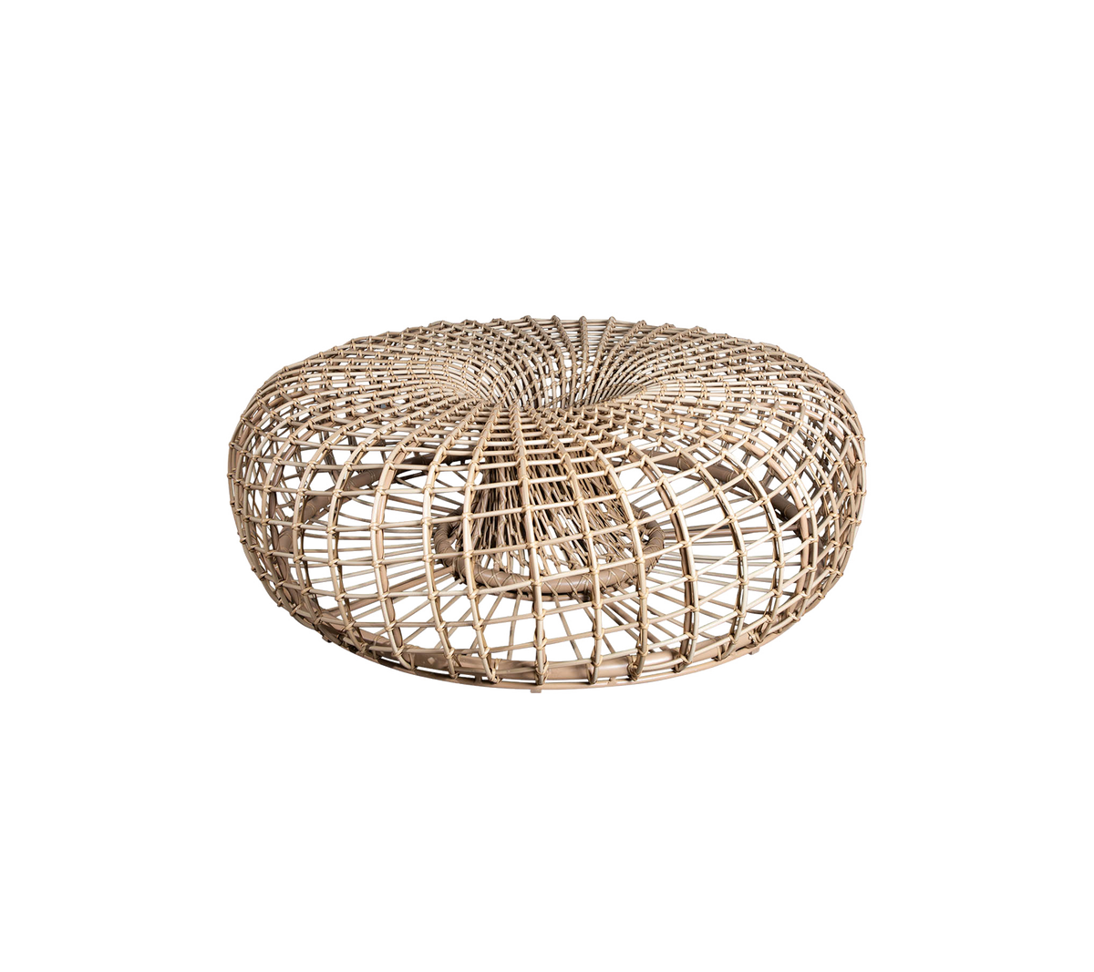 Rund vävd pouf i naturliga fibrer med en texturerad design, perfekt som en mångsidig accentbit för vilket rum som helst.