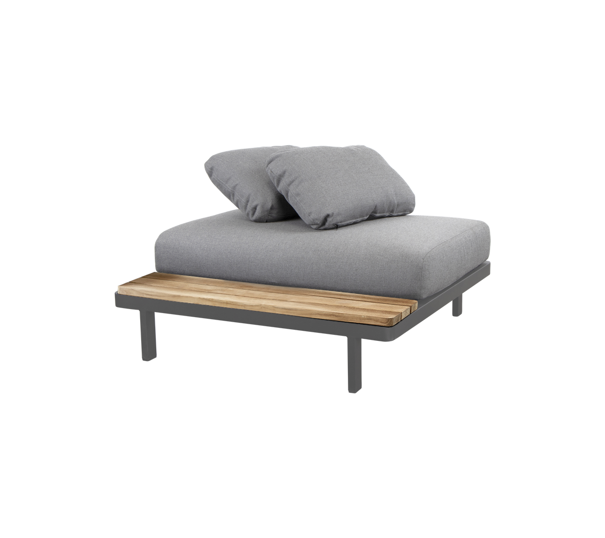 Elegant loungeinredning med en vadderad grå yta och ett träackent, perfekt för avkoppling och komfort.