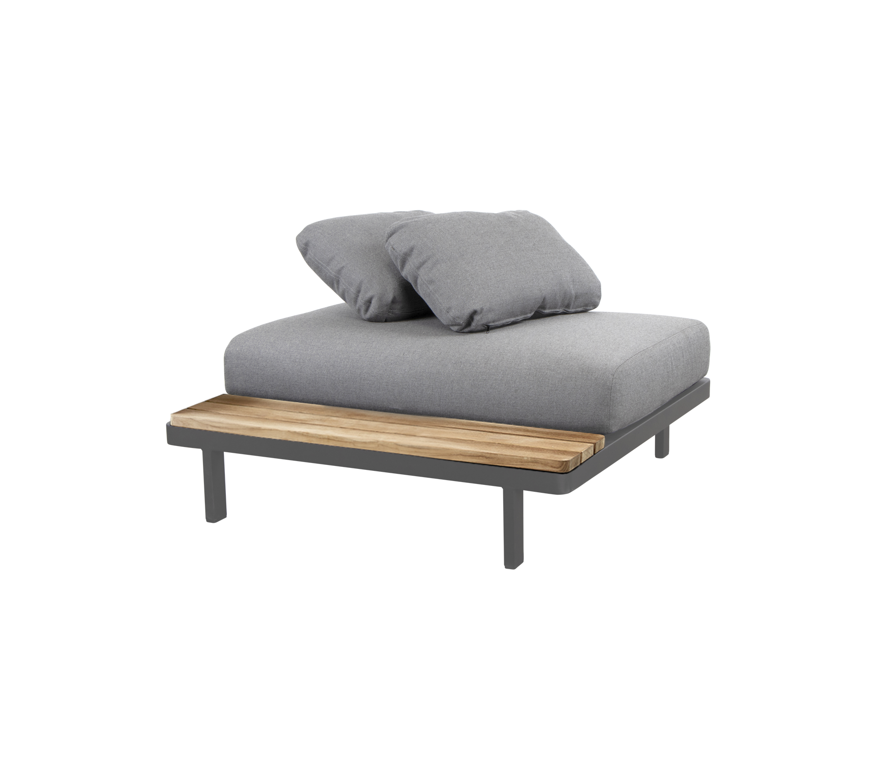 Elegant loungeinredning med en vadderad grå yta och ett träackent, perfekt för avkoppling och komfort.