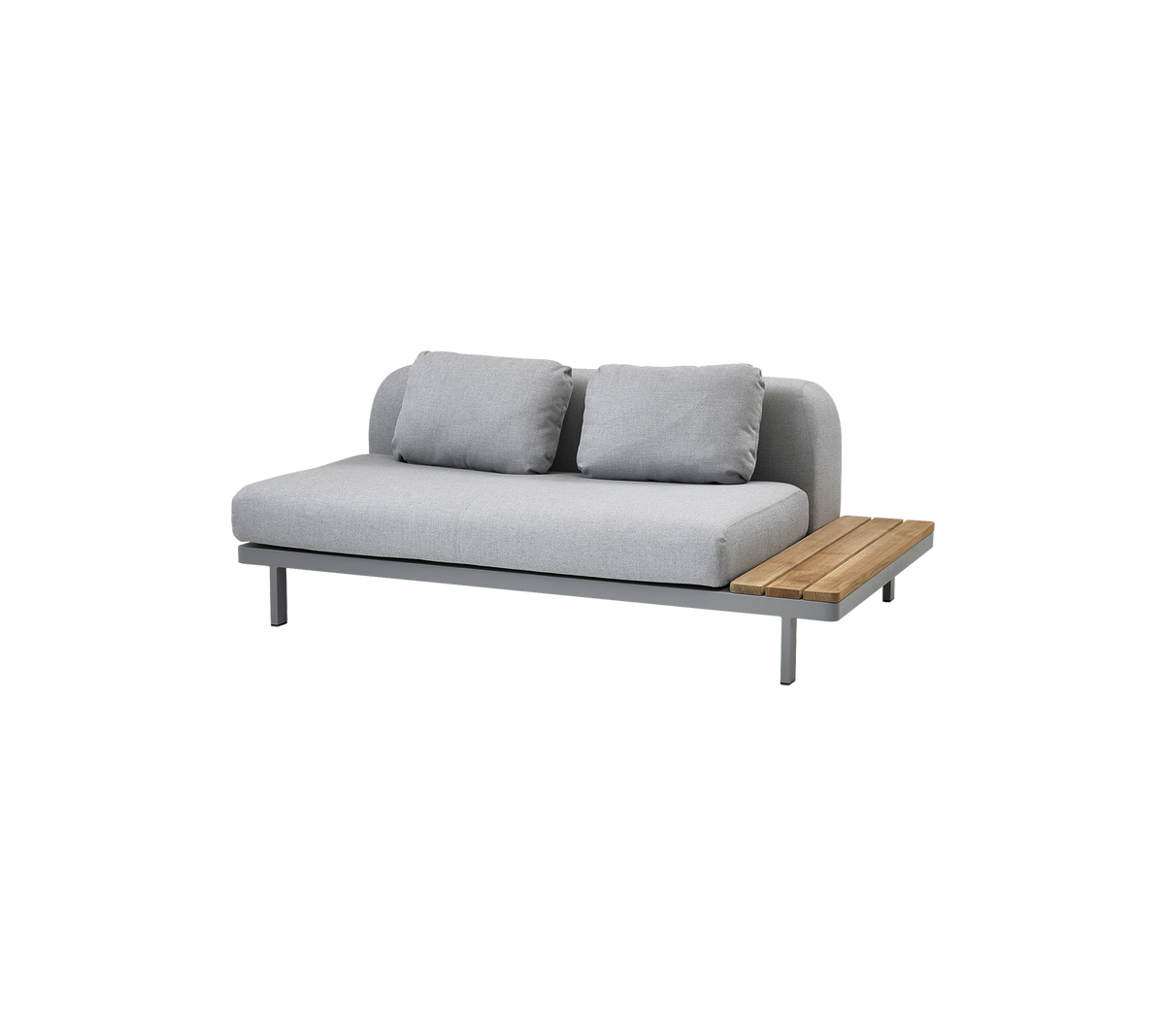 Modern soffa med en stilren design, som har mjukt grått tyg och ett träbord för ökad funktionalitet.
