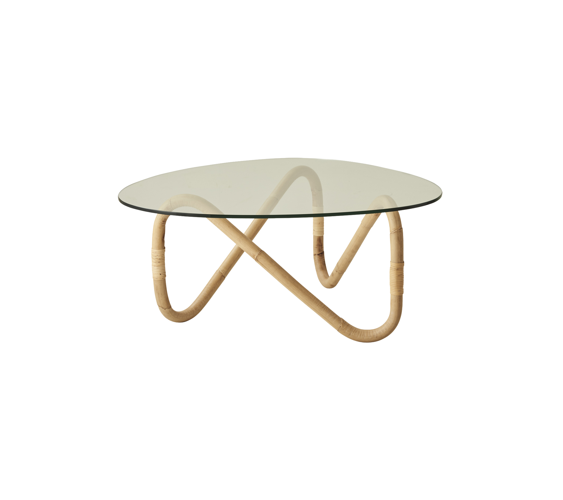 Kaffebord med en rund glasplatta som stöds av en elegant, vågig bambusbas, som kombinerar modern design med naturliga material.
