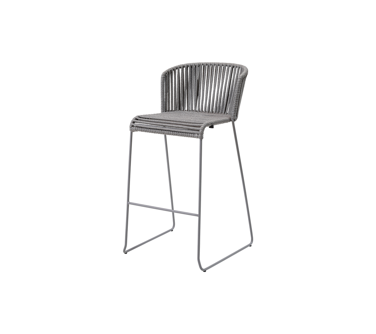 En stilren, upphöjd stol med en slank metallram och en modern vävd sitsdesign i en neutral ton, idealisk för moderna utrymmen.