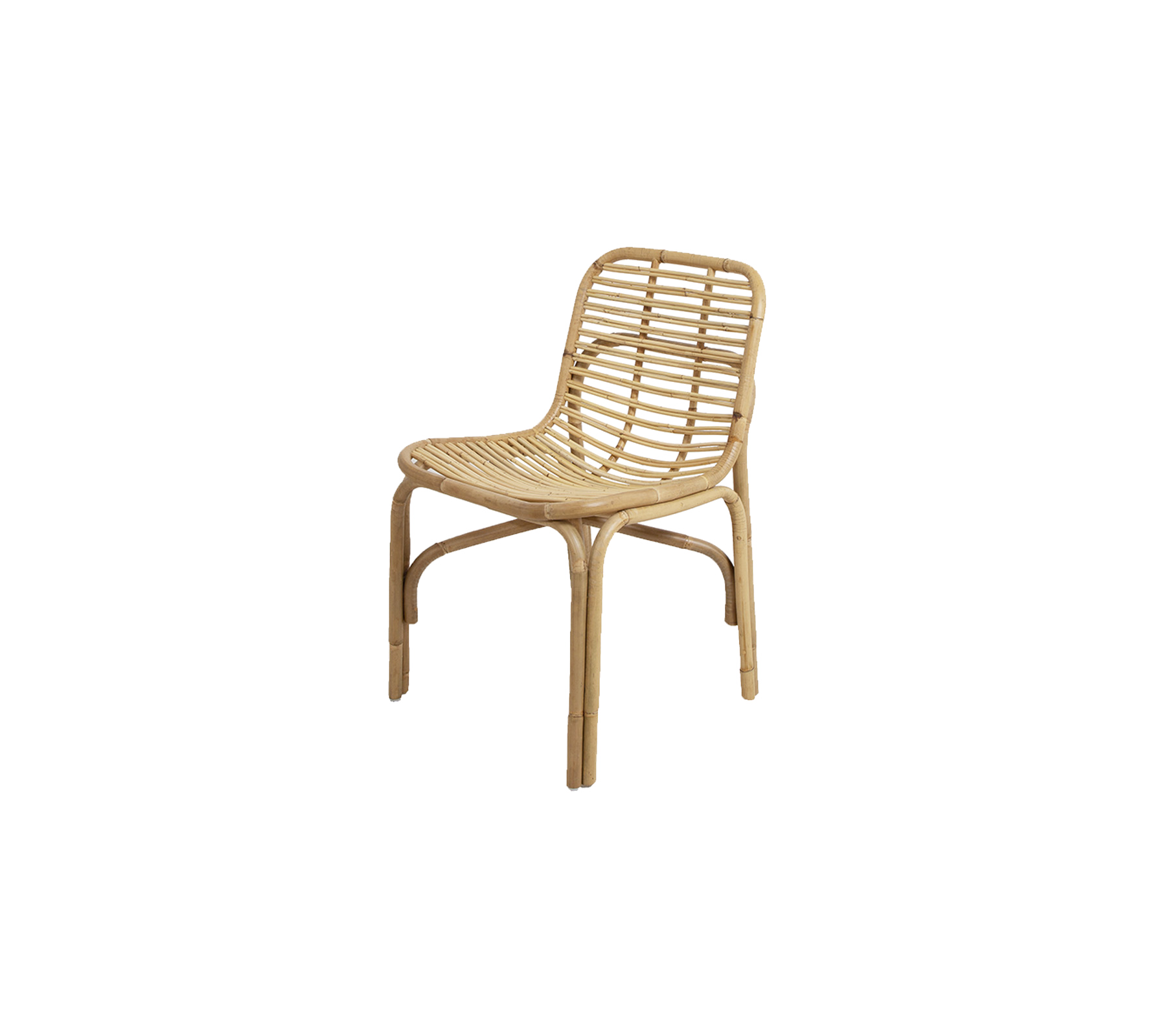 Naturligt vävd stol med minimalistisk design, med en böjd ryggstöd och robusta ben, perfekt för mångsidig sittning.