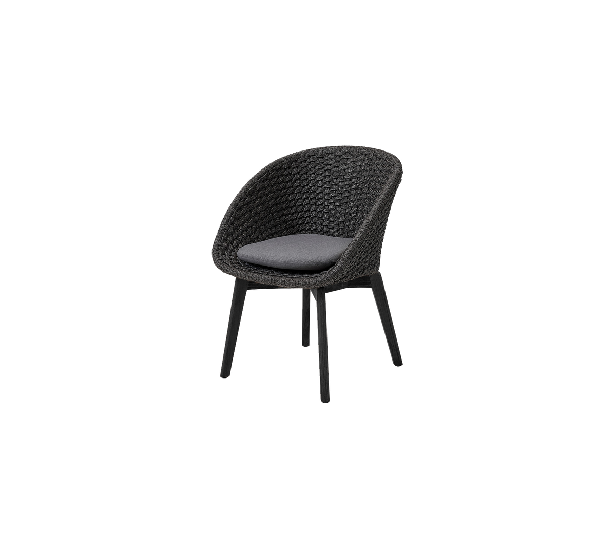 En modern stol med en vävd design och en bekväm sitsdyna, stödd av stabila ben för ökad stabilitet.