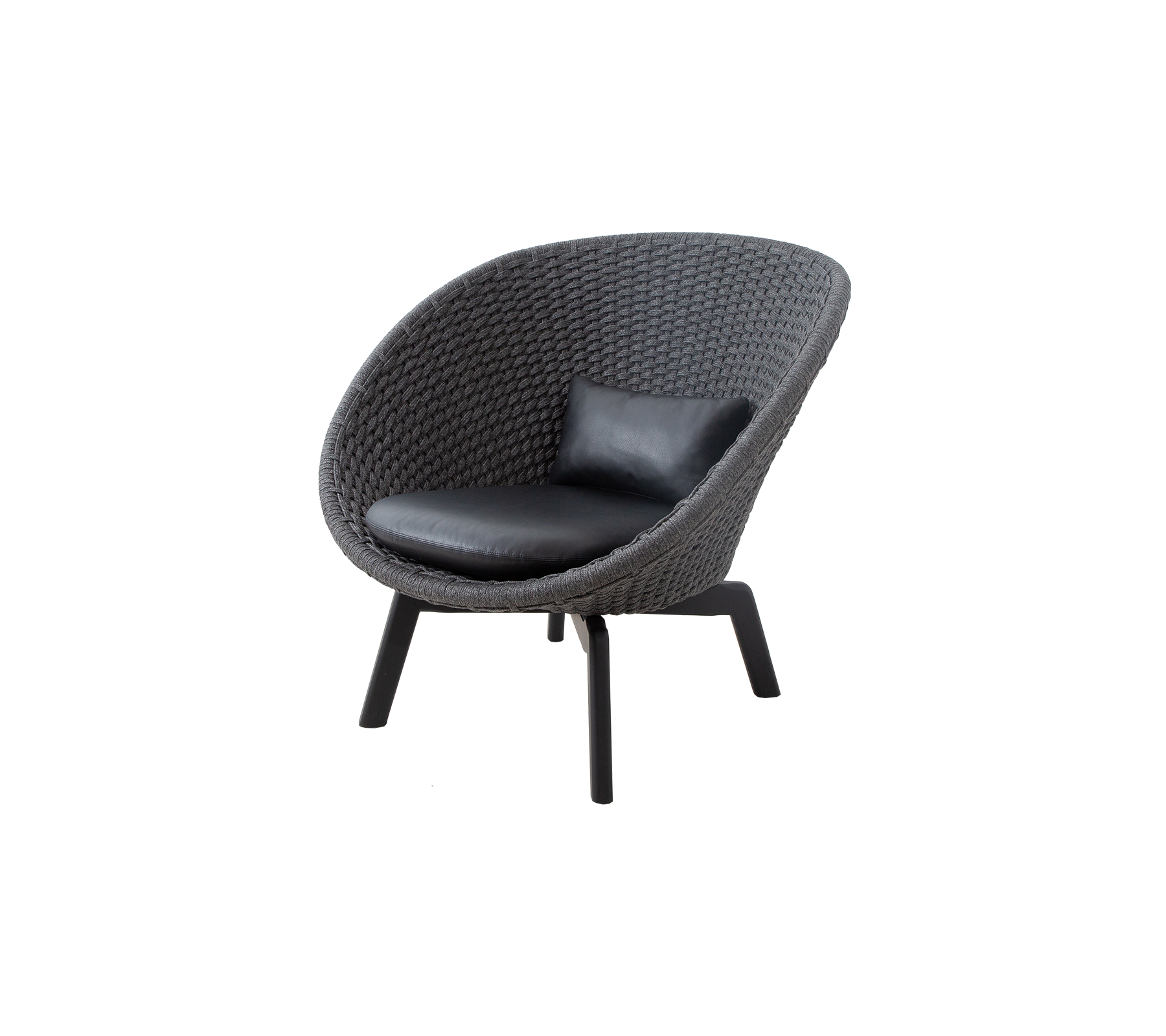 Stilig, rund fåtölj med en texturerad yta och en slank läderkudde, perfekt för modern inredning.
