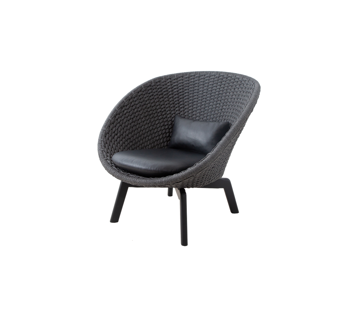 Stilig, rund fåtölj med en texturerad yta och en slank läderkudde, perfekt för modern inredning.