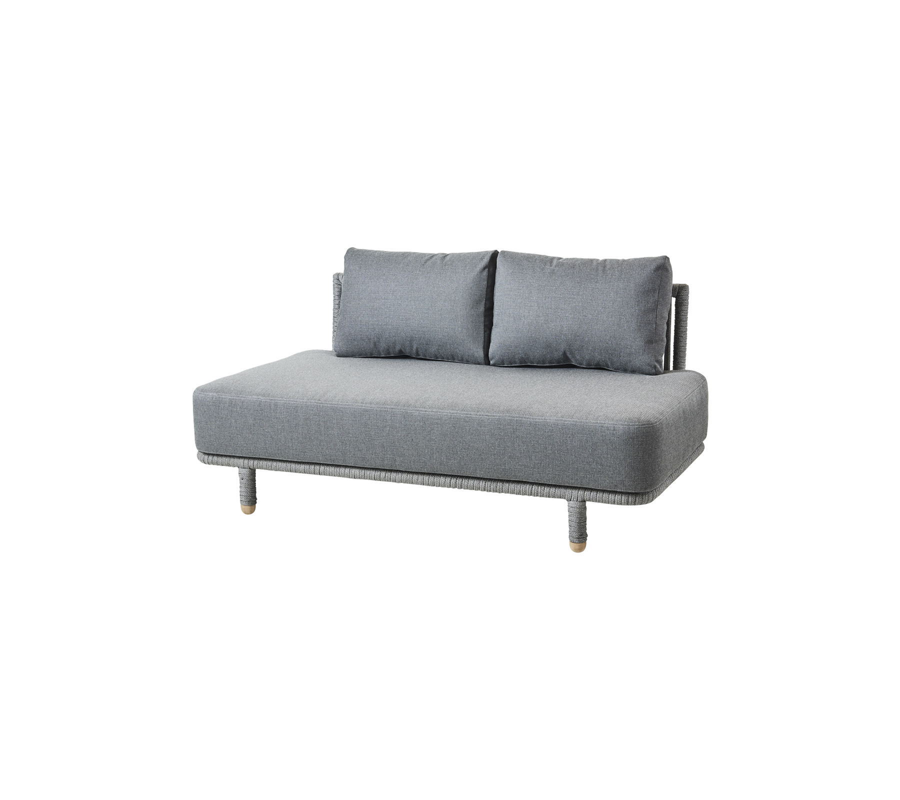 Grå soffa med två kuddar och ben i trä, designad för komfort och modern inredning.