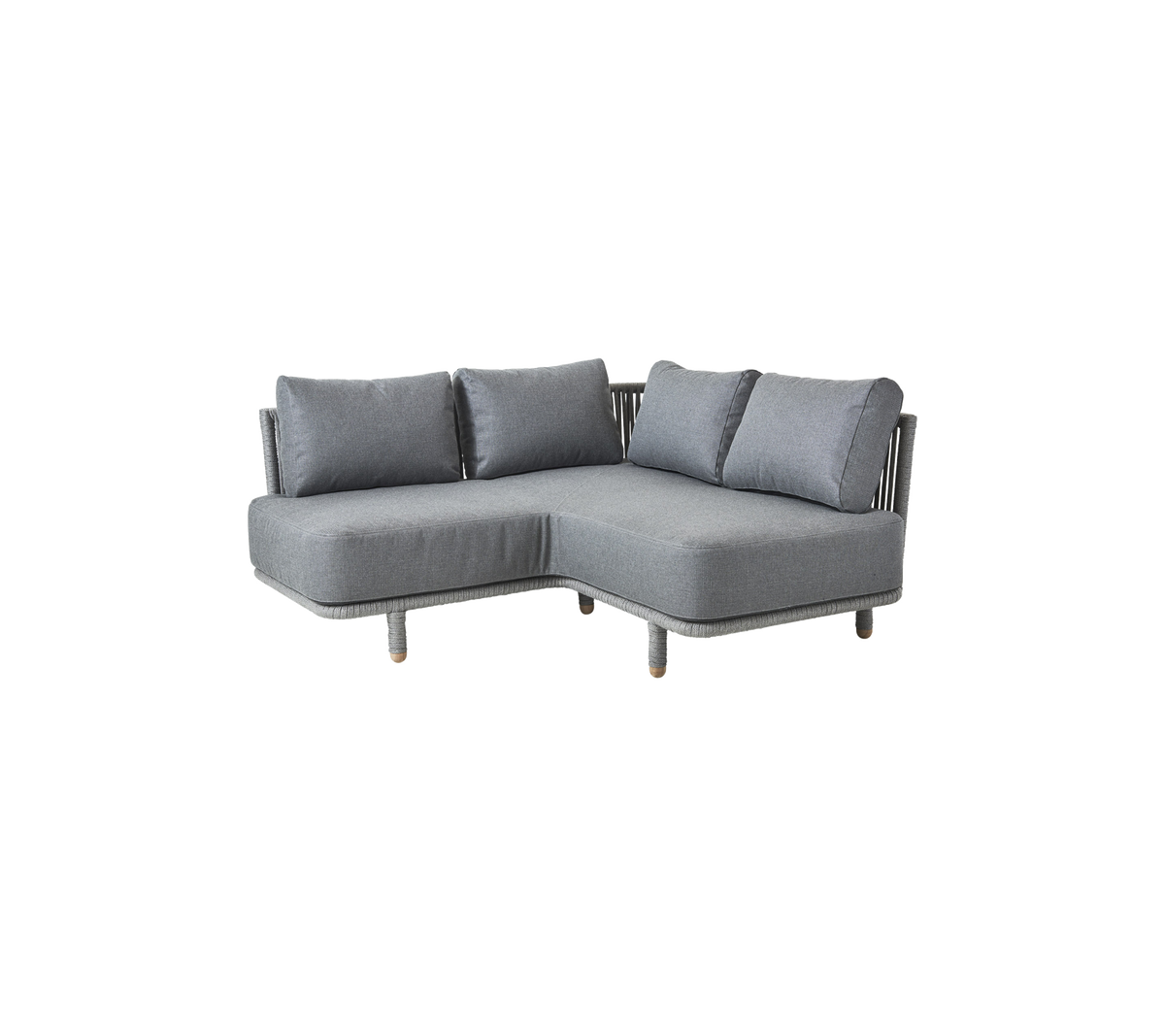 L-format grå soffa med mjuka kuddar, som har en modern design och träben. Idealiskt för moderna vardagsrum.