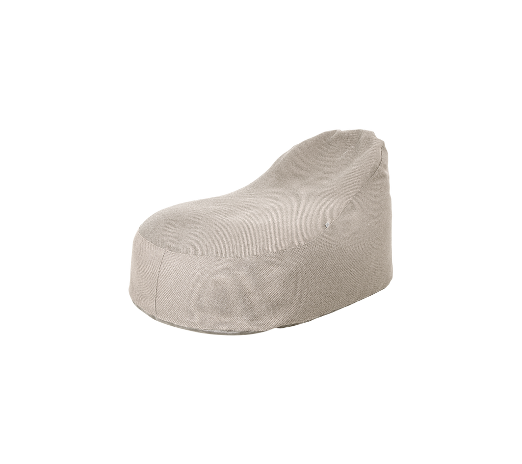 Ljusbrun bönpåse stol i en enkel design.