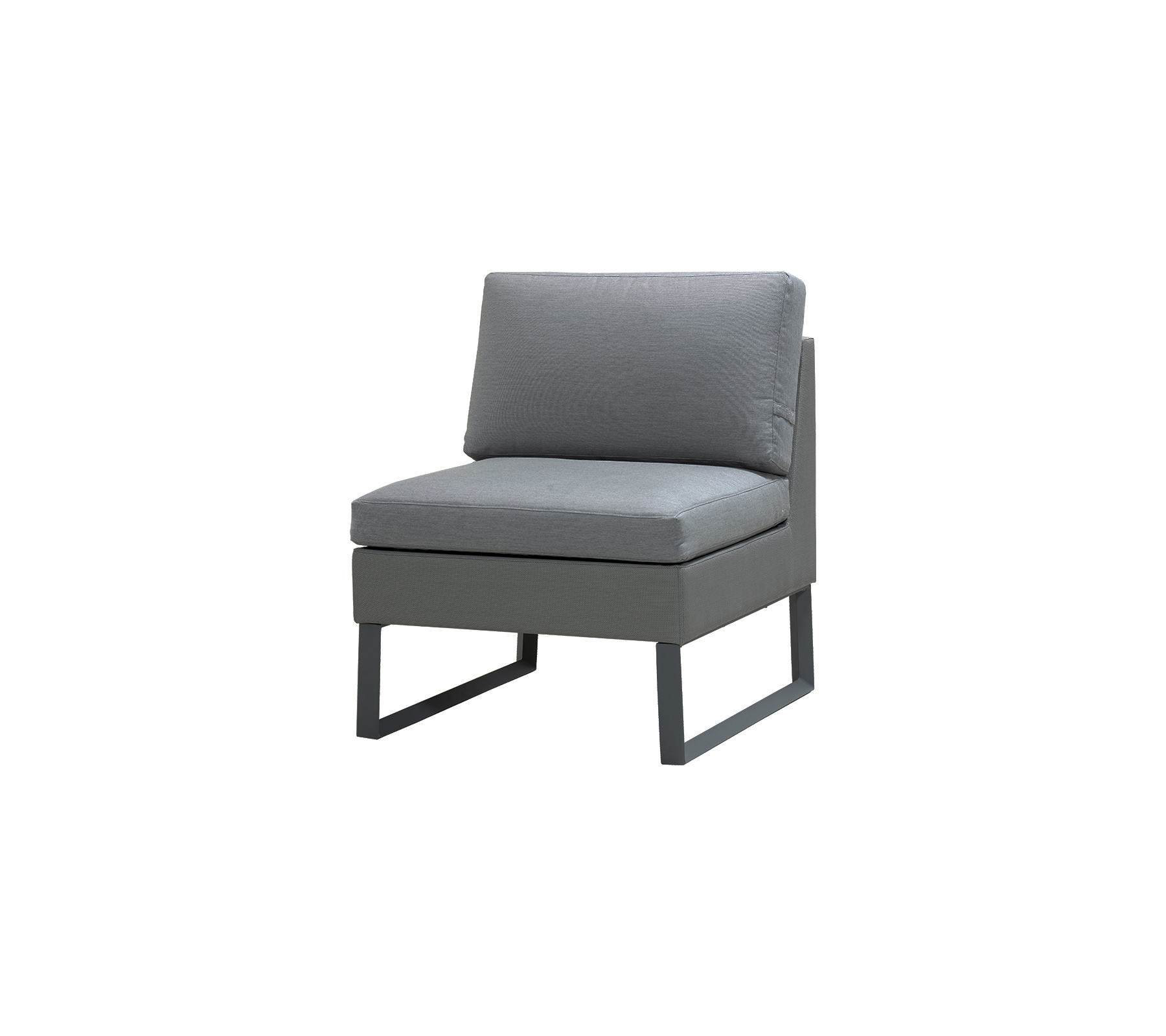 Stilig grå stol med modern design, som har mjuka kuddar och en minimalistisk ram för bekväm sittplats.