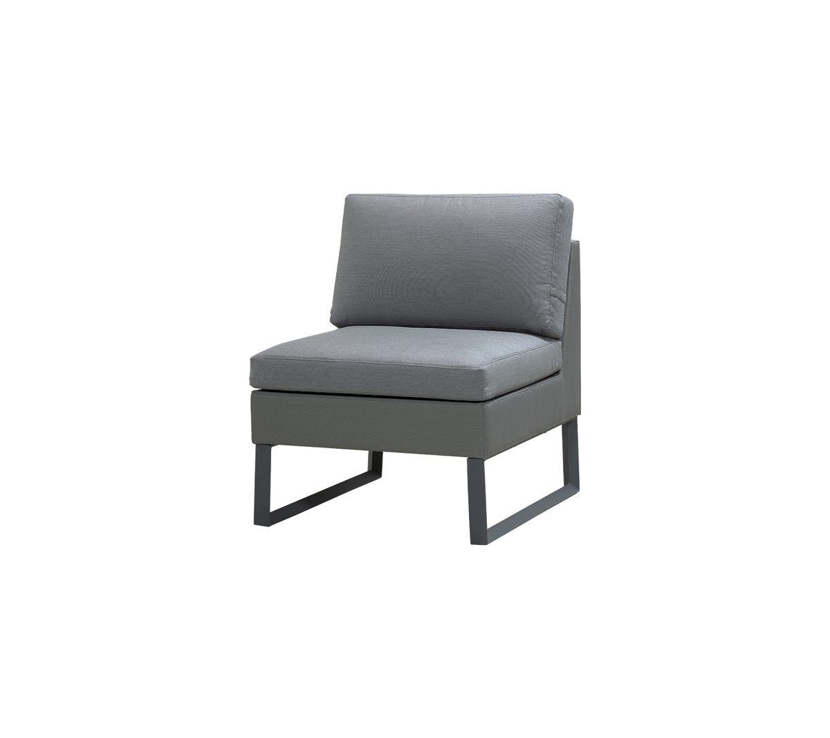 Stilig grå stol med modern design, som har mjuka kuddar och en minimalistisk ram för bekväm sittplats.